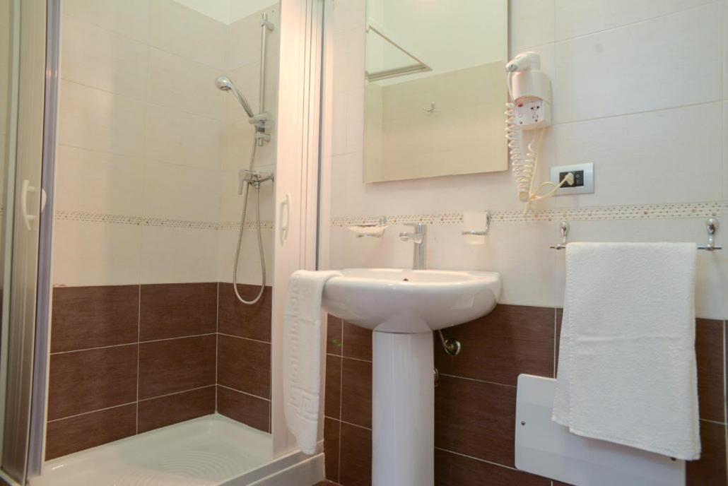 Baia Di Torre Squillace 圣伊西多罗 外观 照片